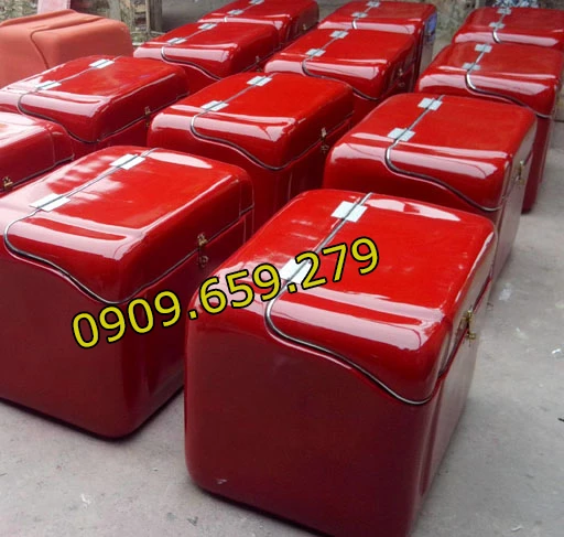 Thùng chở hàng composite cố định ở phía sau yên xe máy