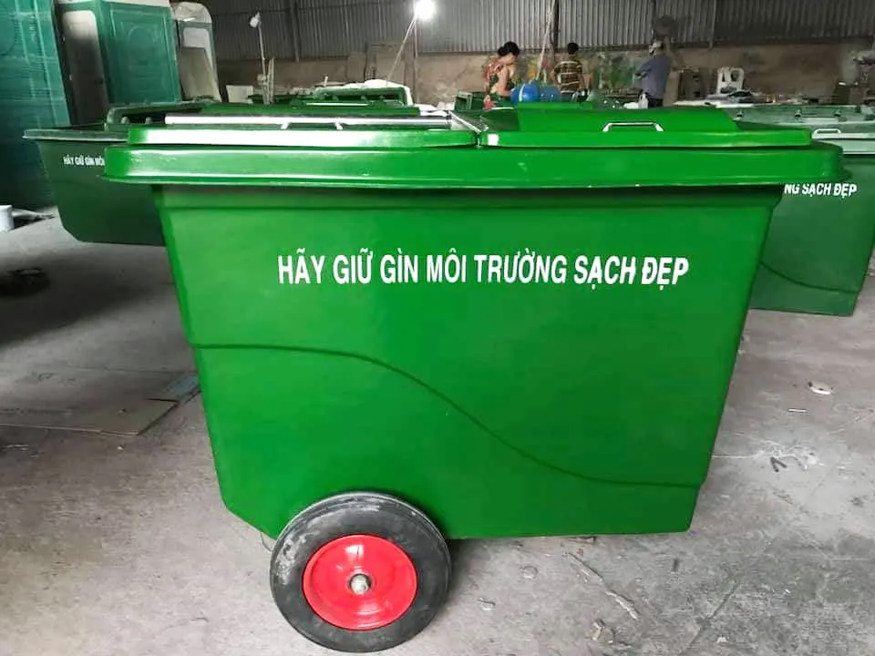 Thùng rác nhựa được ứng dụng rộng rãi.