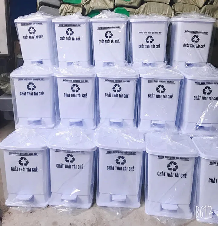 Thùng rác nhựa Green Eco có khả năng chống chịu thời tiết ngoài trời tốt.