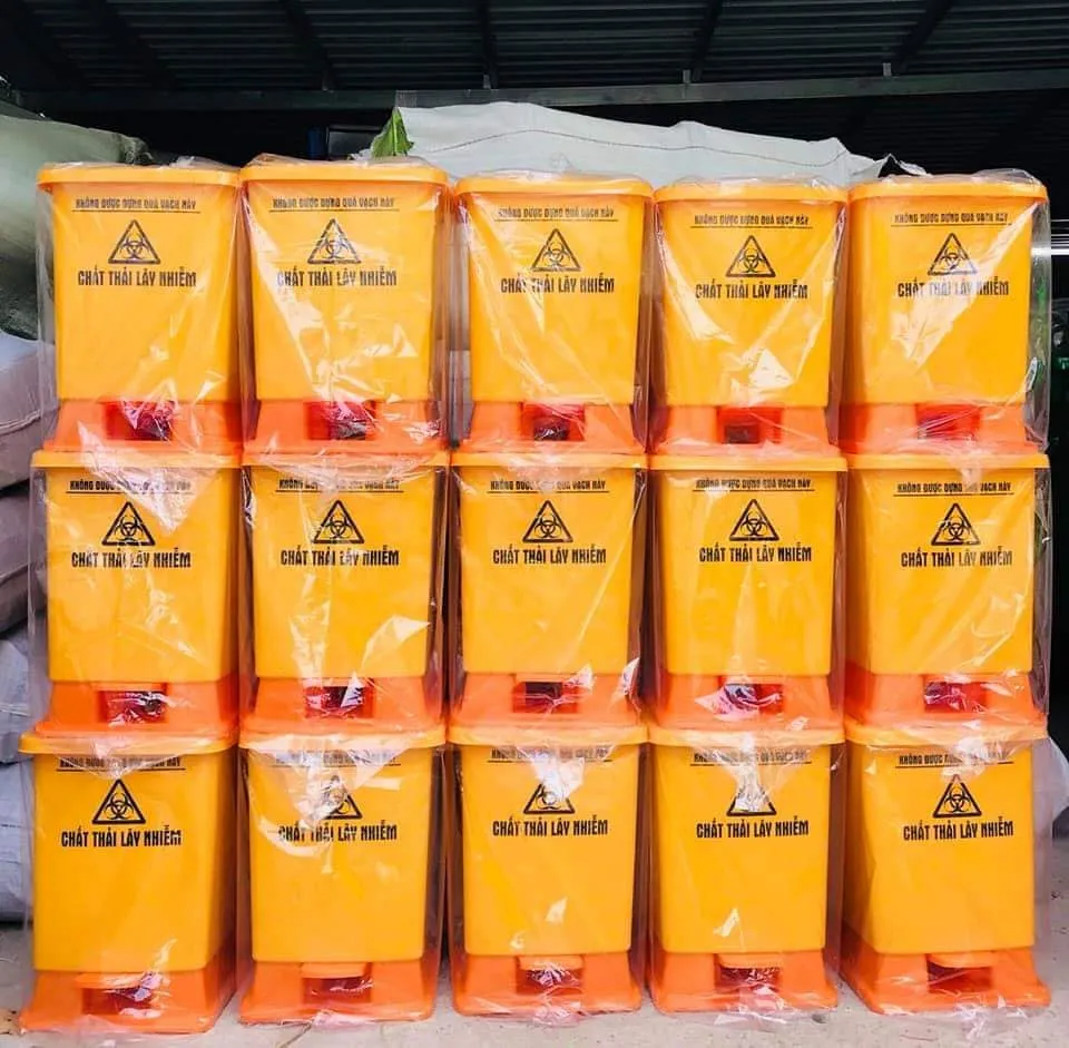 Thùng rác nhựa Green Eco được làm từ nhựa HDPE hoặc composite chất lượng cao.