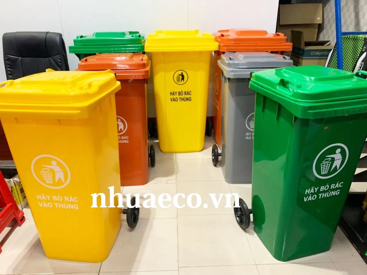 Thùng rác phân loại tại Green Eco góp phần nâng cao ý thức bảo vệ môi trường.