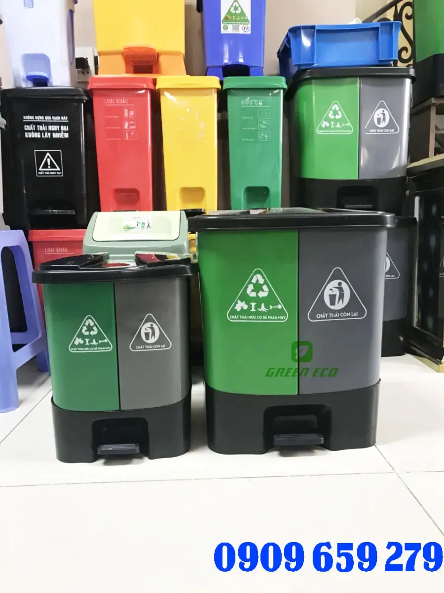 Sử dụng thùng rác phân loại tạo nên không gian sạch đẹp, văn minh .