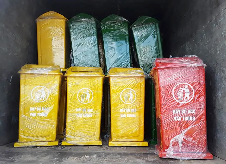 Thùng rác phân loại giúp nâng cao hiệu quả phân loại rác, bảo vệ môi trường.