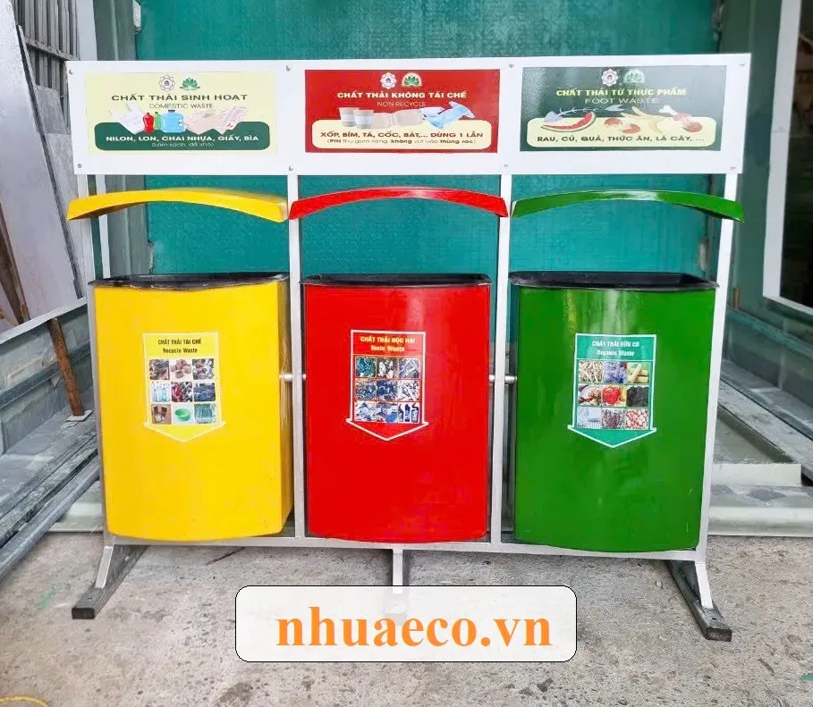 Thùng rác phân loại là công cụ hỗ trợ đắc lực trong công tác bảo vệ môi trường. 