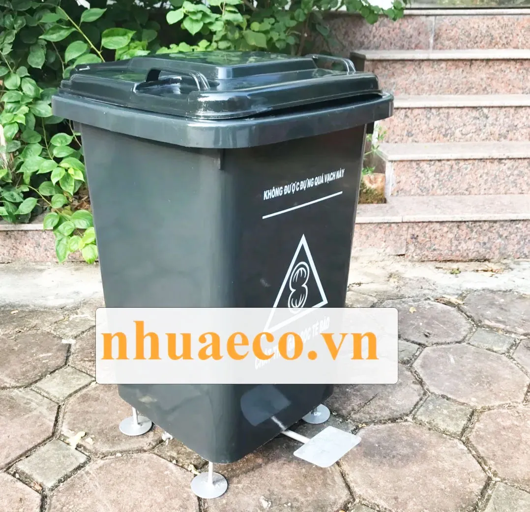 Thùng rác 60L composite y tế màu đen đạp chân