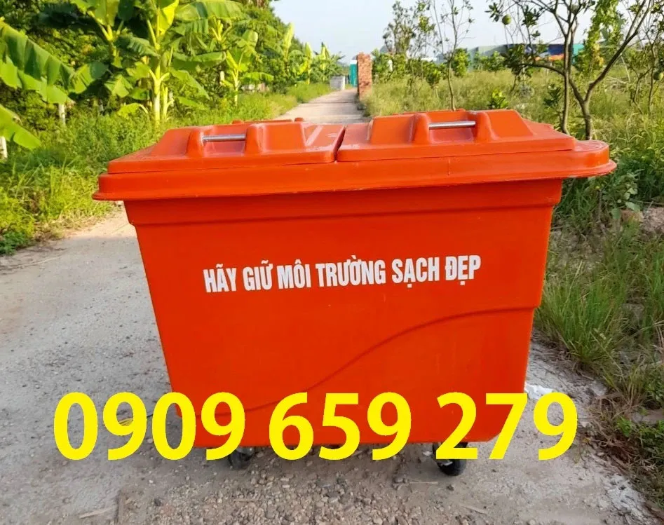 Thùng rác nhựa có khả năng chịu va đập tốt, chống nứt vỡ và chống tia UV hiệu quả.