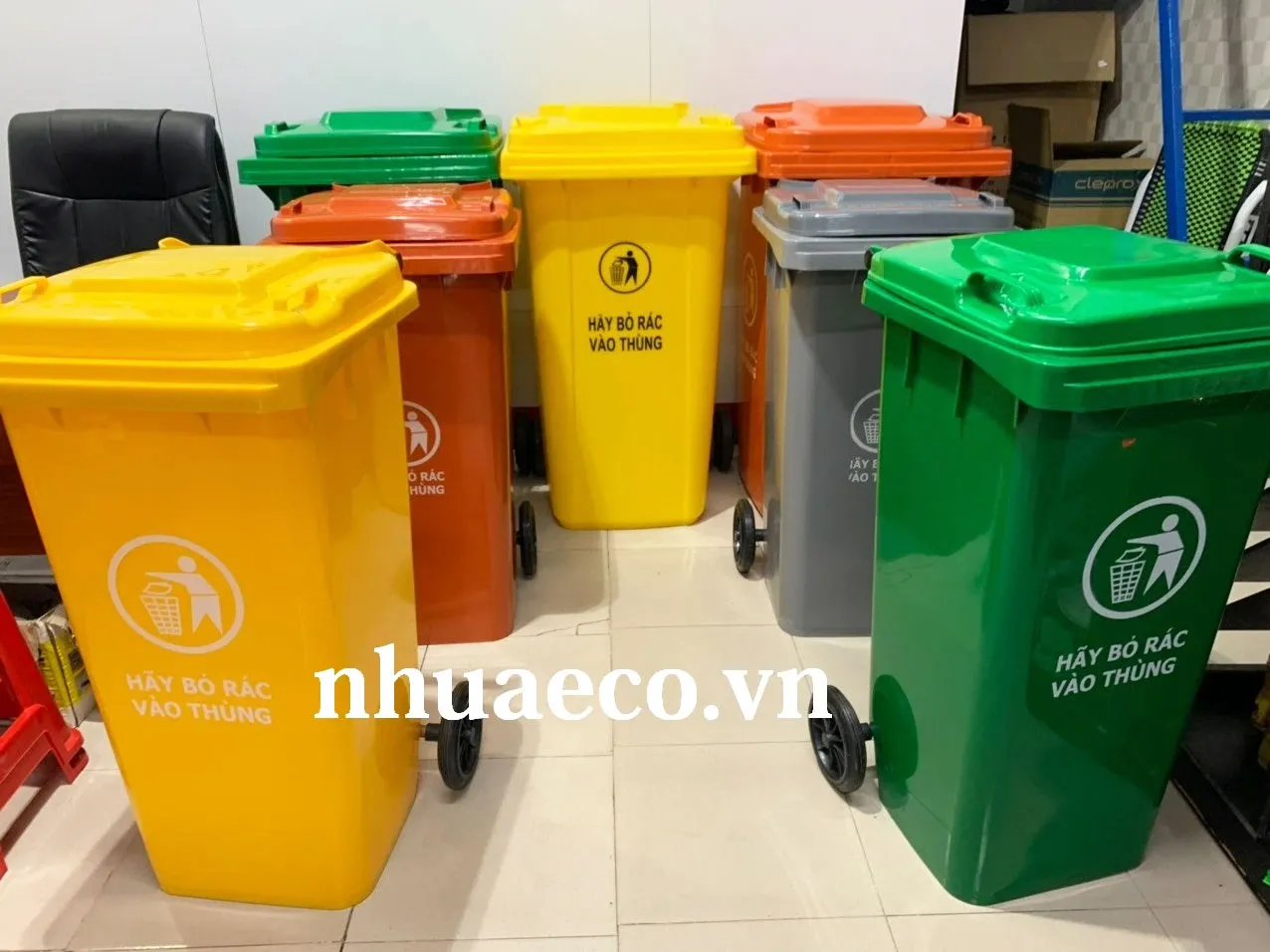 Sản phẩm có kiểu dáng đẹp, màu sắc rõ ràng theo từng loại rác.