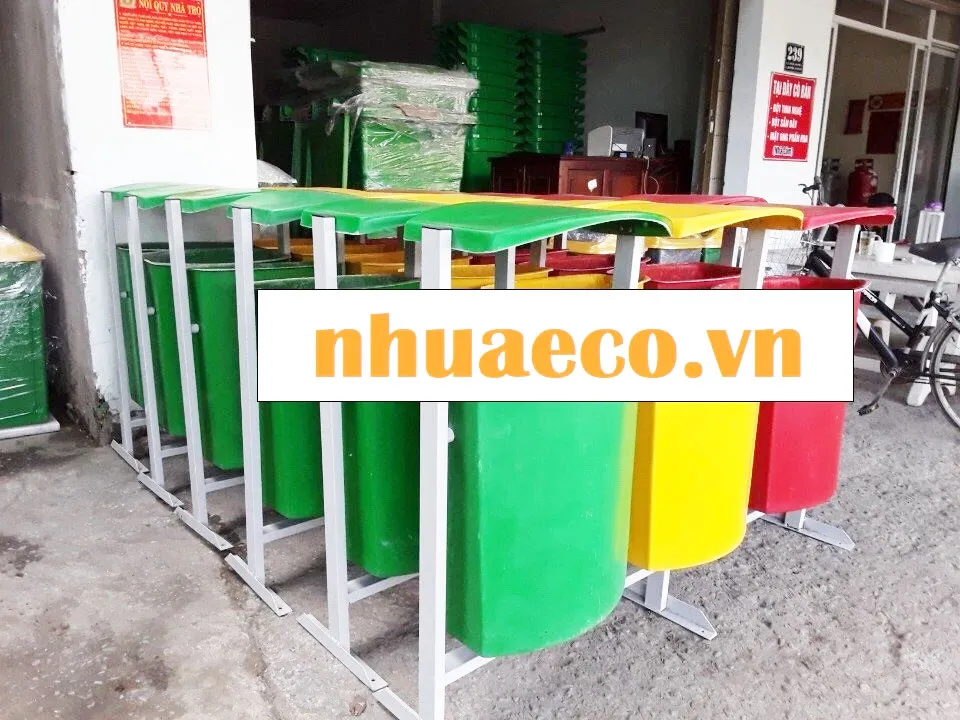 Thùng rác nhựa composite treo 3 siêu bền, chắc chắn.