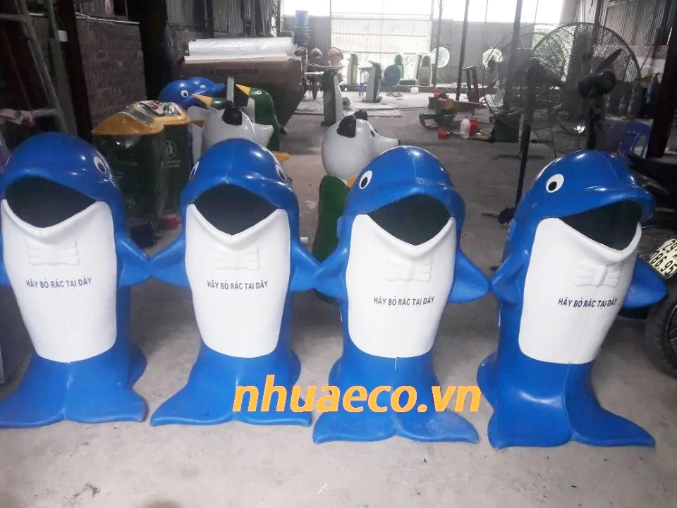 Thùng rác nhựa hình thú - Giải pháp giáo dục ý thức bảo vệ môi trường cho trẻ nhỏ