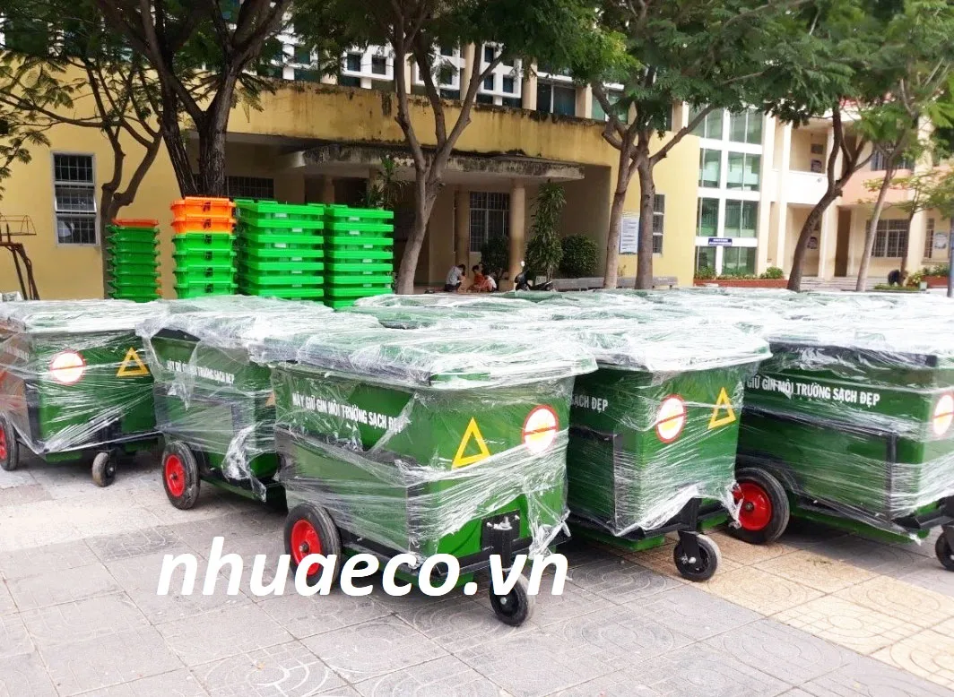 Xe thu gom rác 660 lít 3 bánh xe đúc đặc.