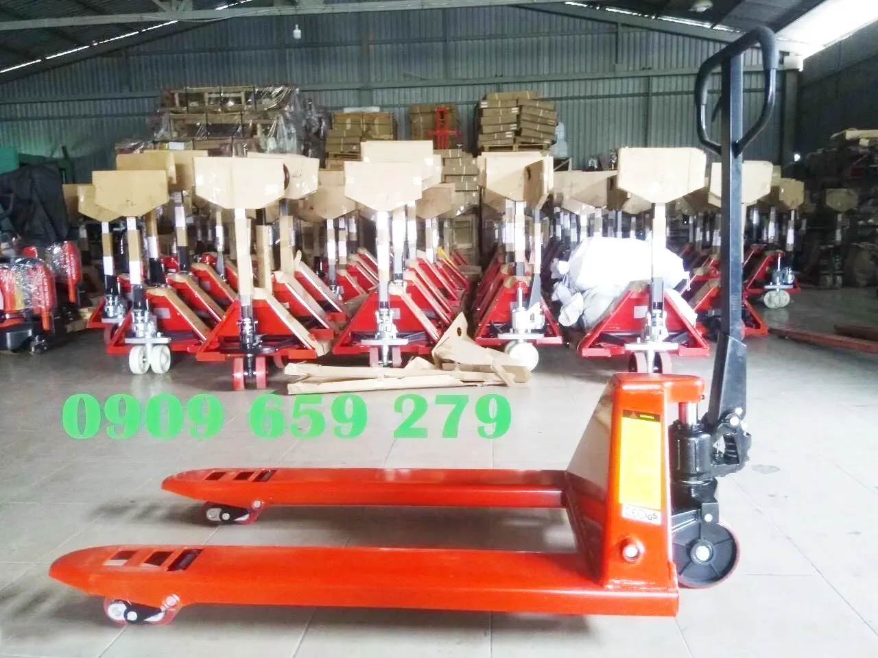Xe nâng tay 2000 kg.