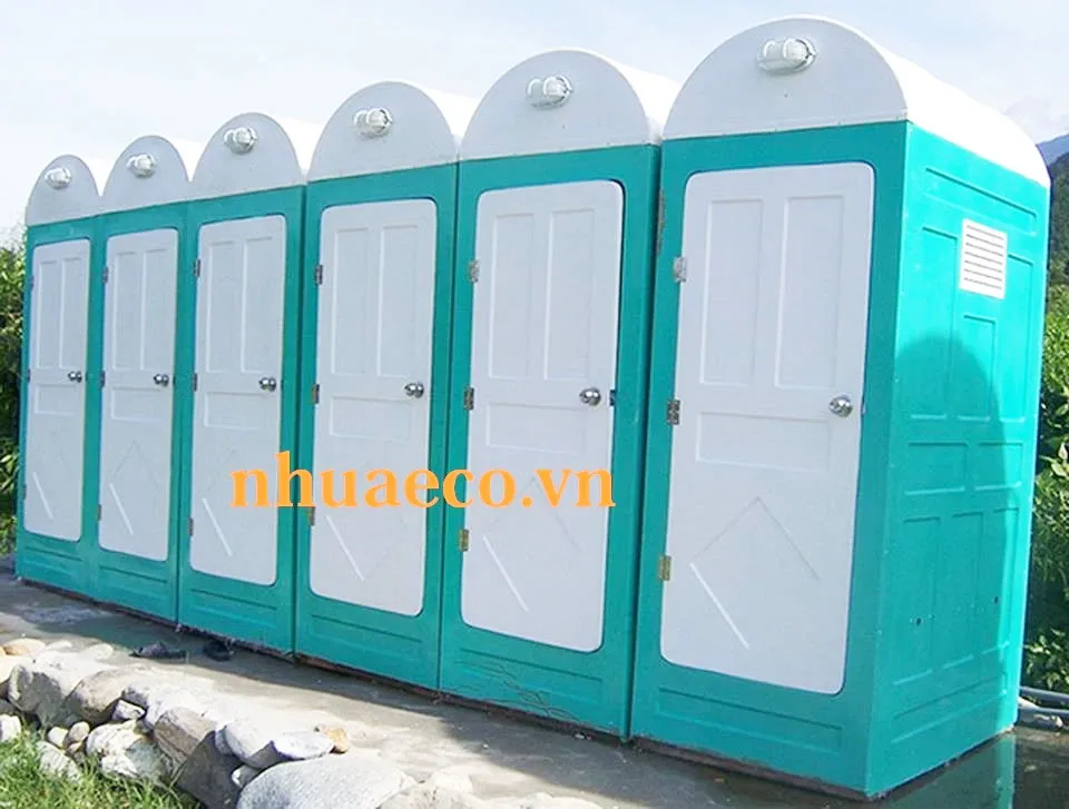 Nhà vệ sinh đơn buồng nhỏ gọn, dễ di chuyển.