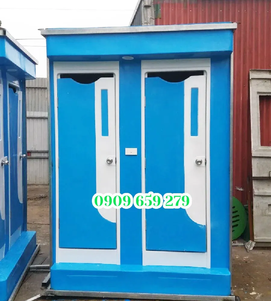 Nhà vệ sinh 2 buồng tiện dụng.