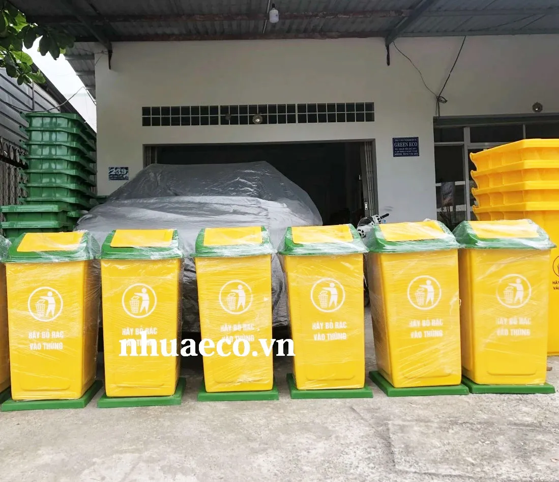 Thùng rác màu vàng đế đá dung tích 90L.