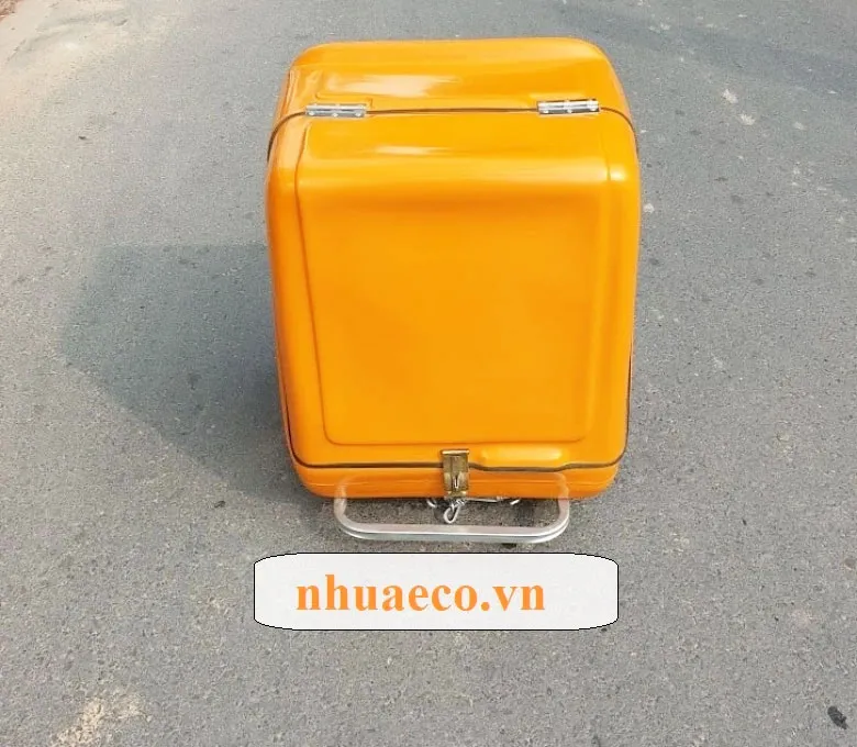Thùng chở hàng xe máy cỡ lớn.