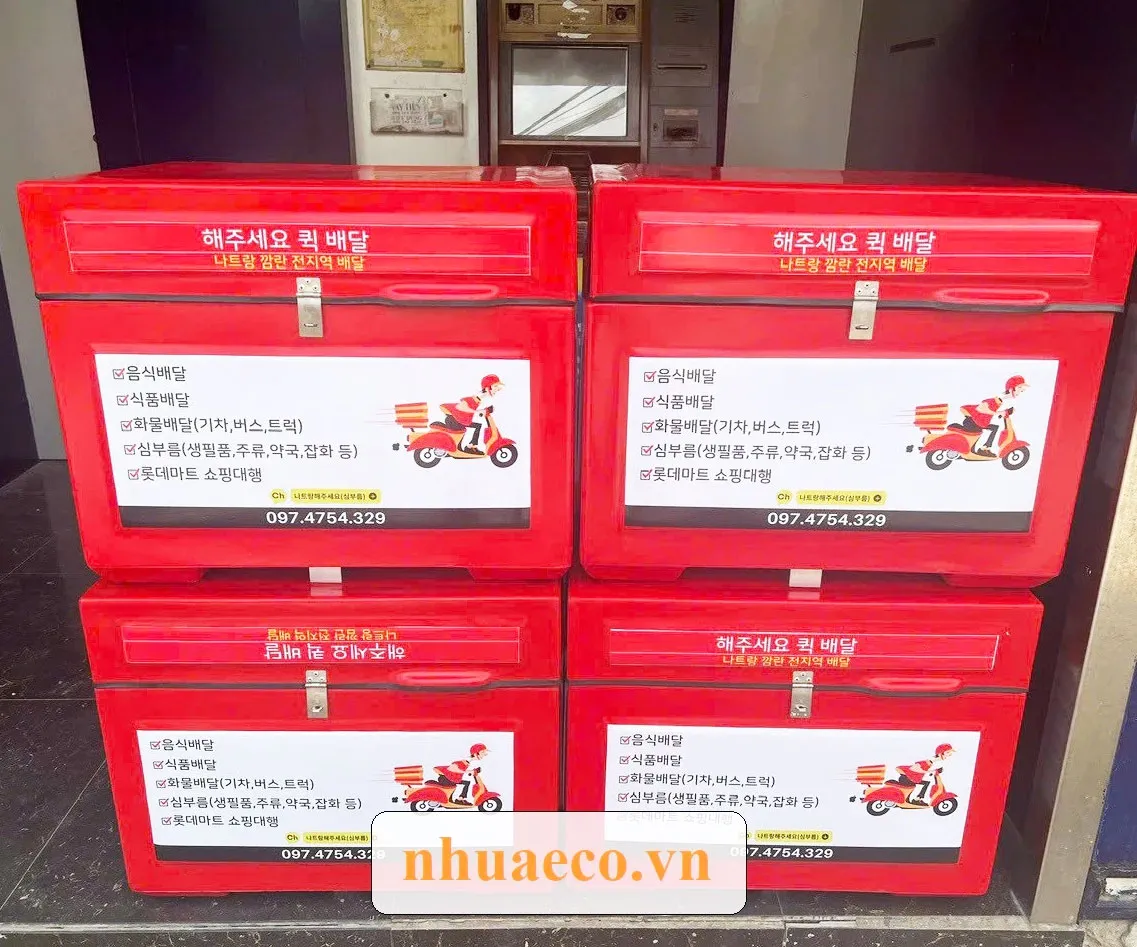 Thùng giao hàng sau xe máy.