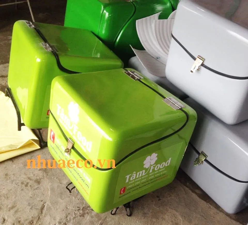 Thùng chở hàng composite sau xe máy.
