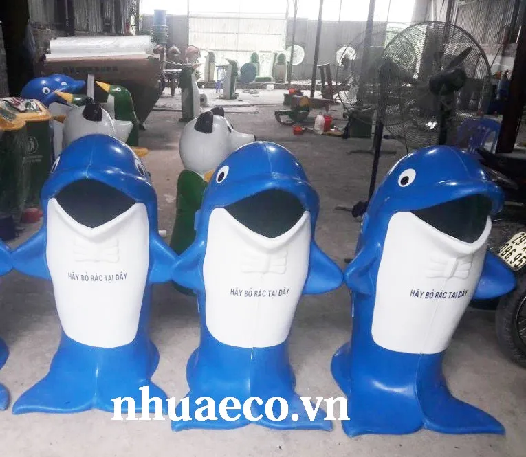 Thùng rác cá heo ngộ nghĩnh, đáng yêu.