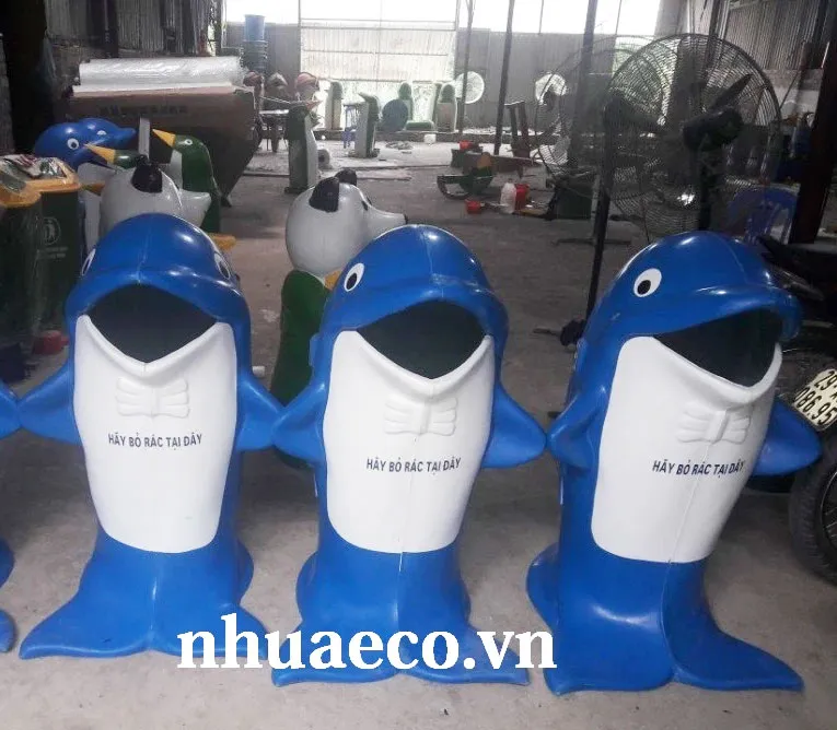 Thùng rác cá heo ngộ nghĩnh, đáng yêu.