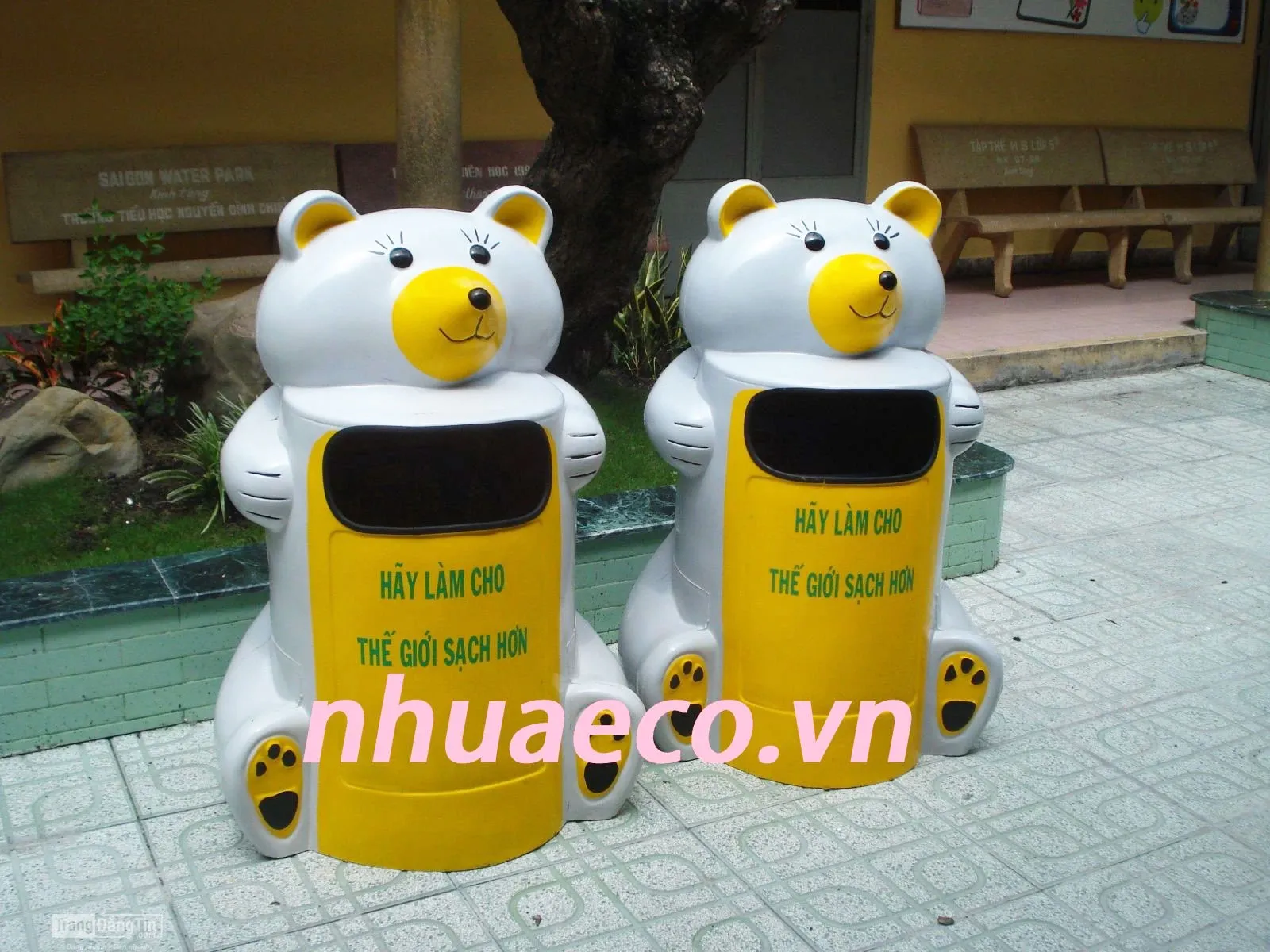 Thùng rác chuột túi sử dụng tại trường mầm non.