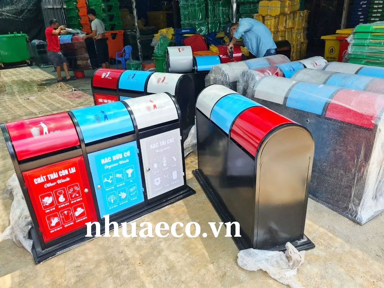 Thùng rác sơn tĩnh điện 3 ngăn ngoài trời.