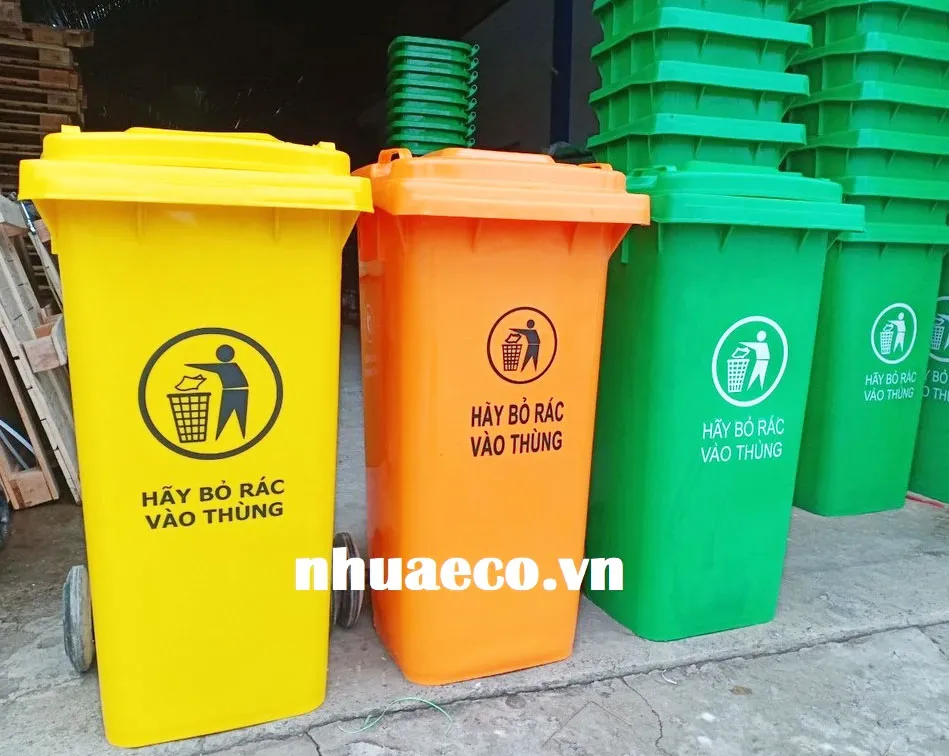 Thùng rác công cộng ngoài trời 120L dẻo dai, chịu lực tốt.