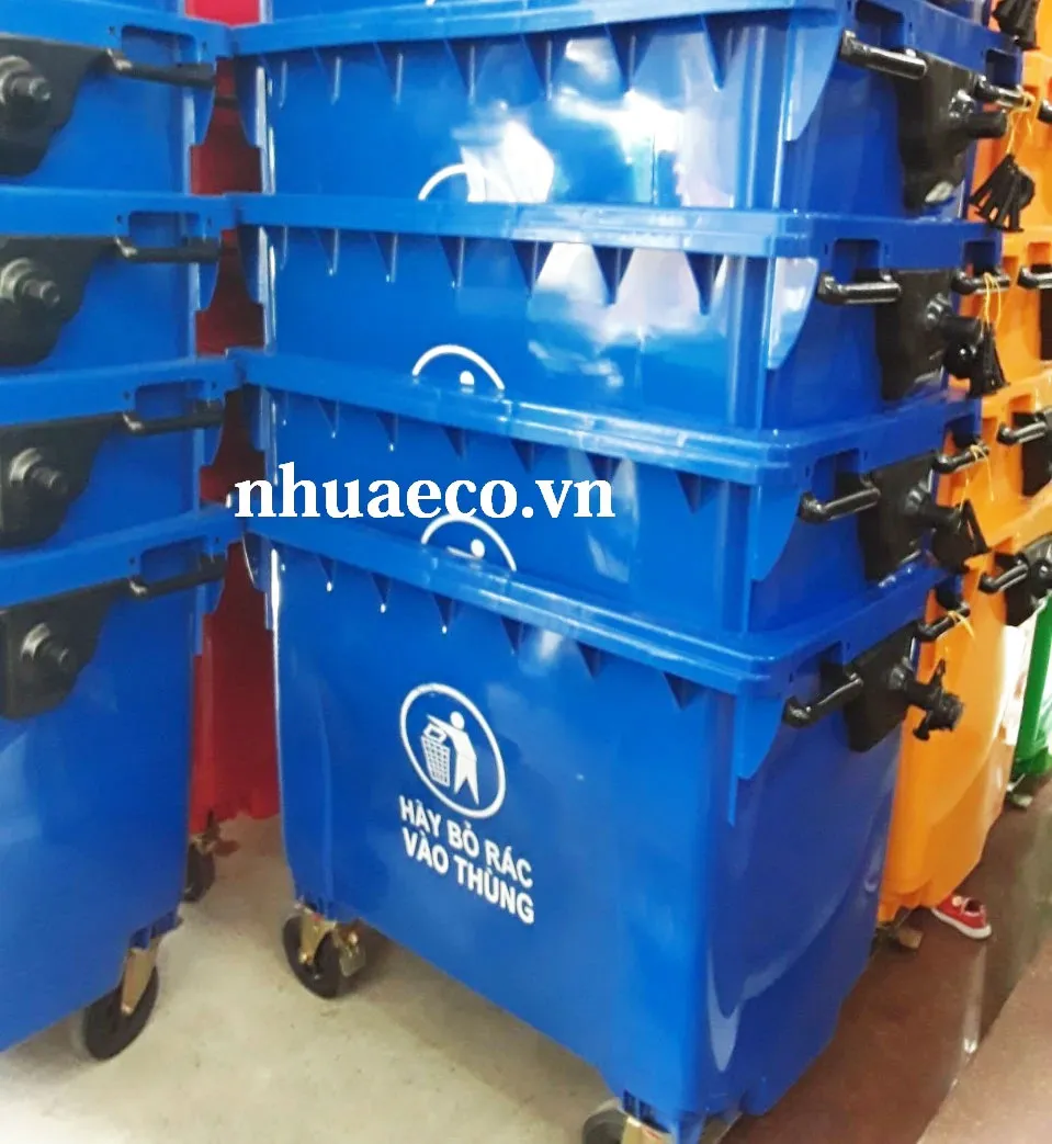 Thùng rác dân sinh màu xanh dương 660L.