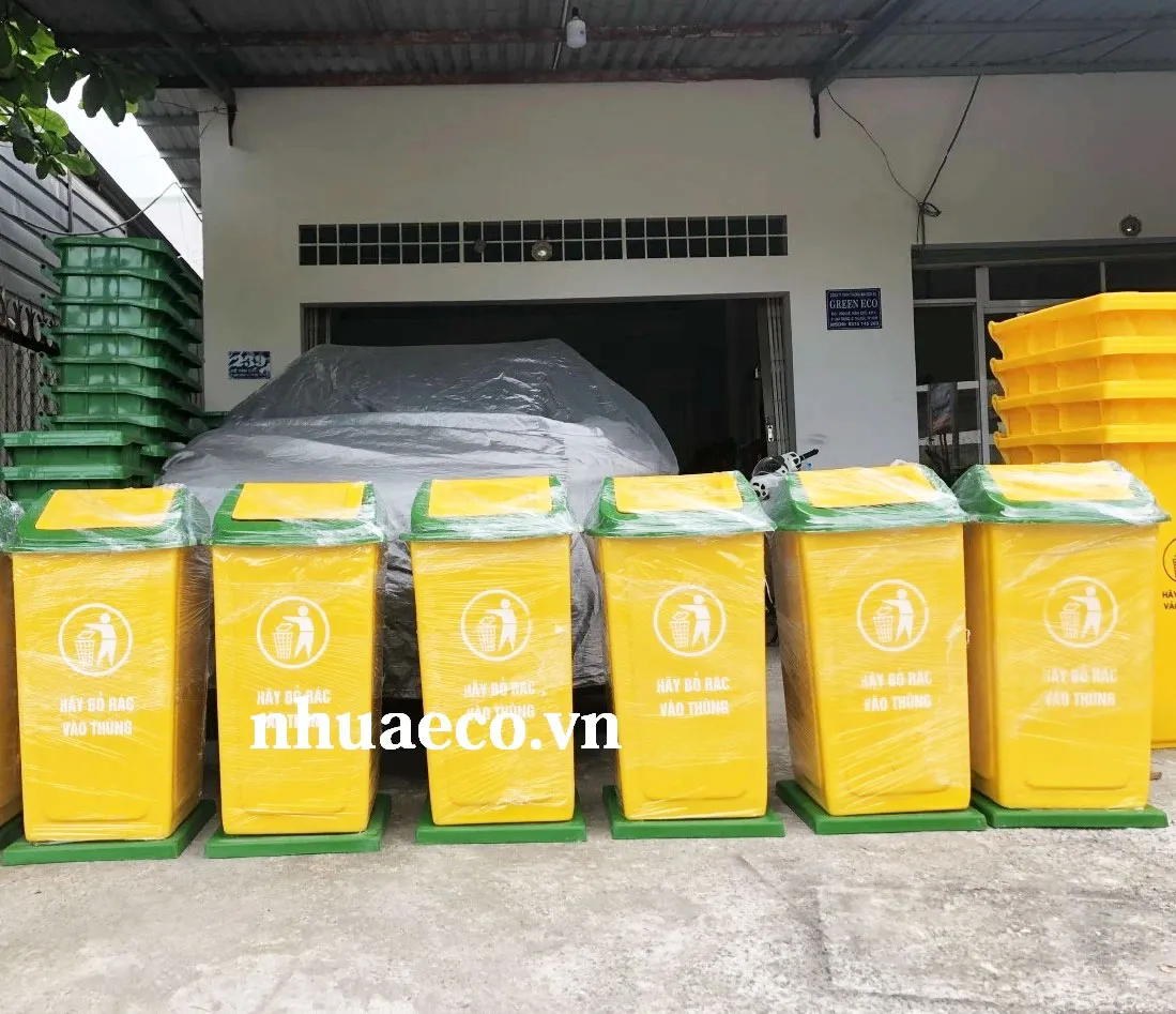 Thùng rác màu vàng đế đá dung tích 90L.