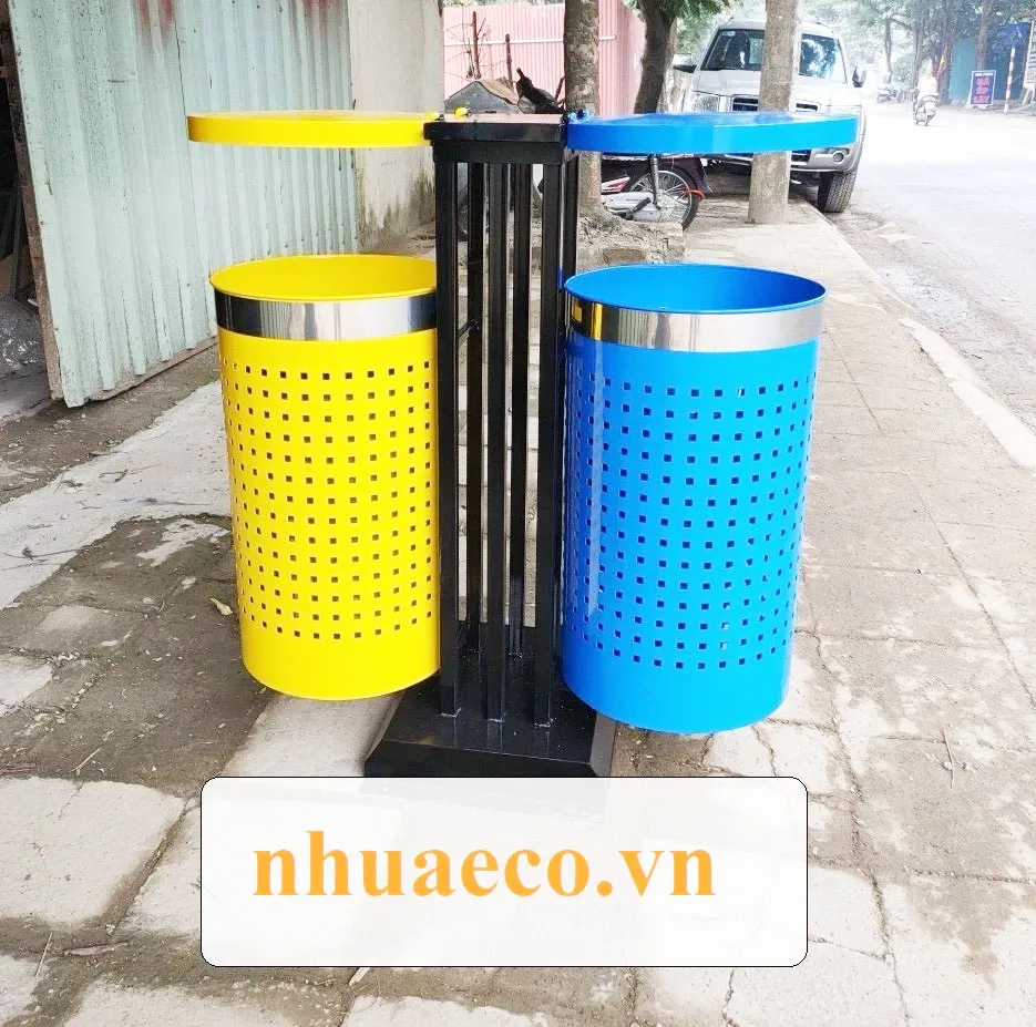 Thùng rác 2 ngăn nắp mở phía trên.