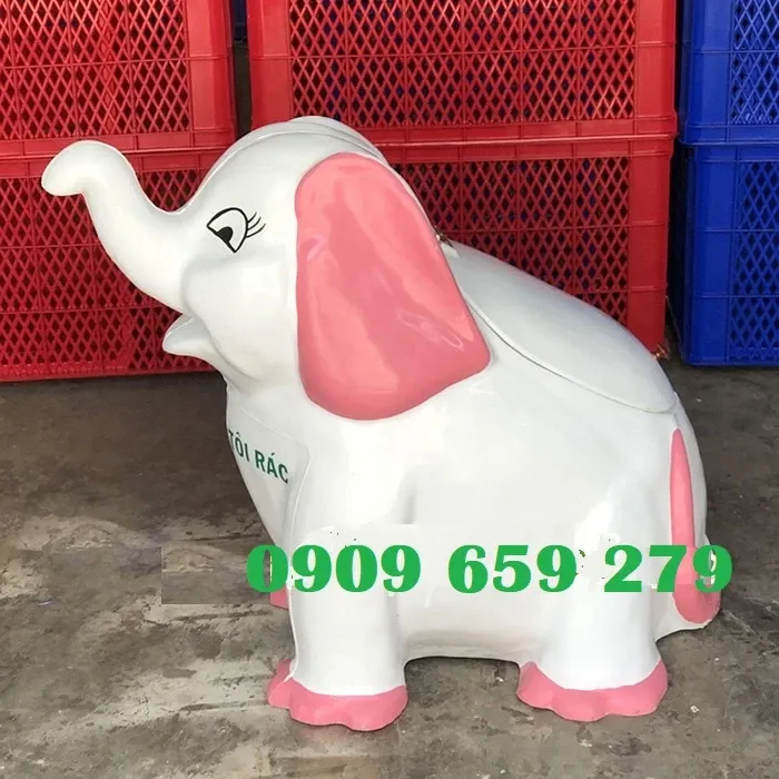 Thùng rác hình chú voi con dễ thương.