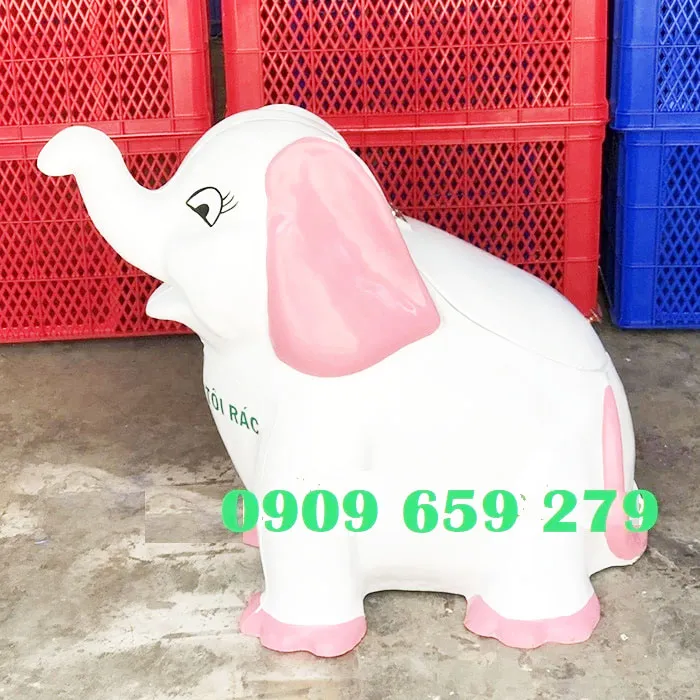 Thùng rác hình chú voi con dễ thương.