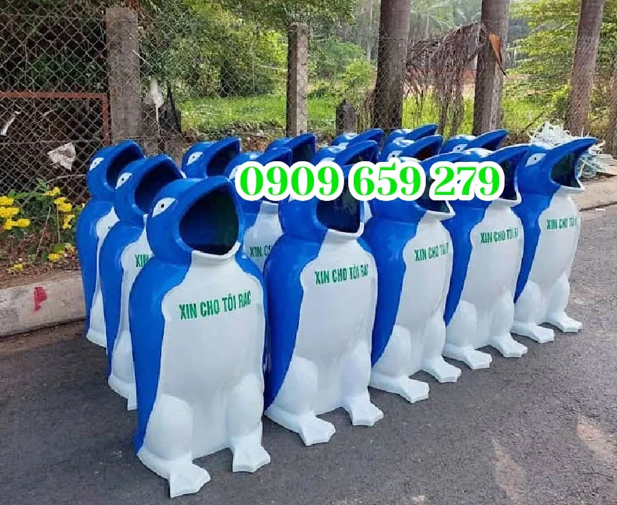 Thùng rác chim cánh cụt cho trường học.