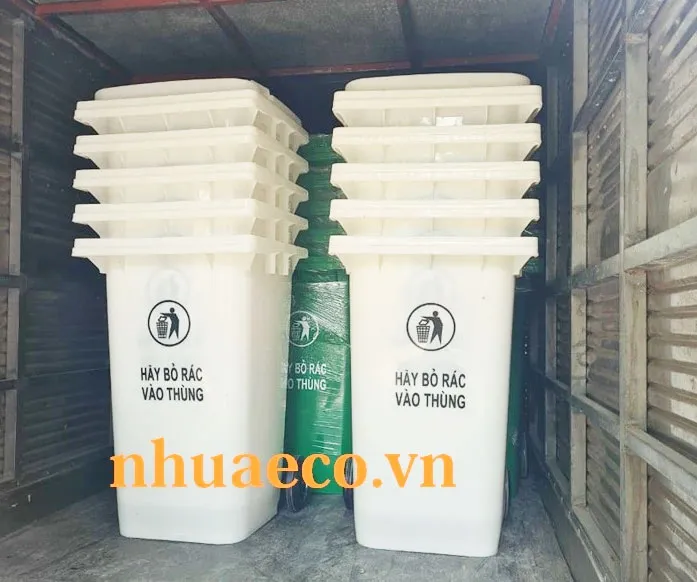 Thùng rác 120 lít màu trắng chịu lực, chịu nhiệt tốt.