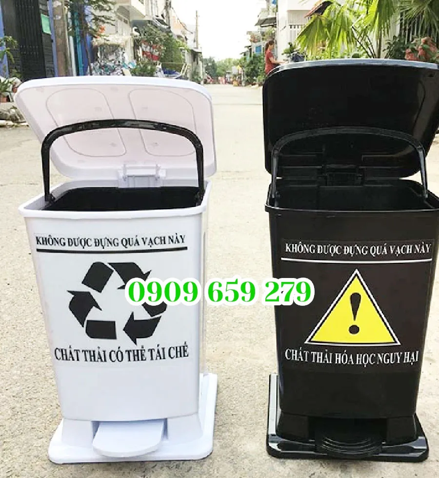 Thùng đựng rác 15L.