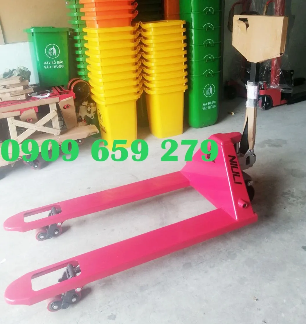 Xe nâng tay 3 tấn.