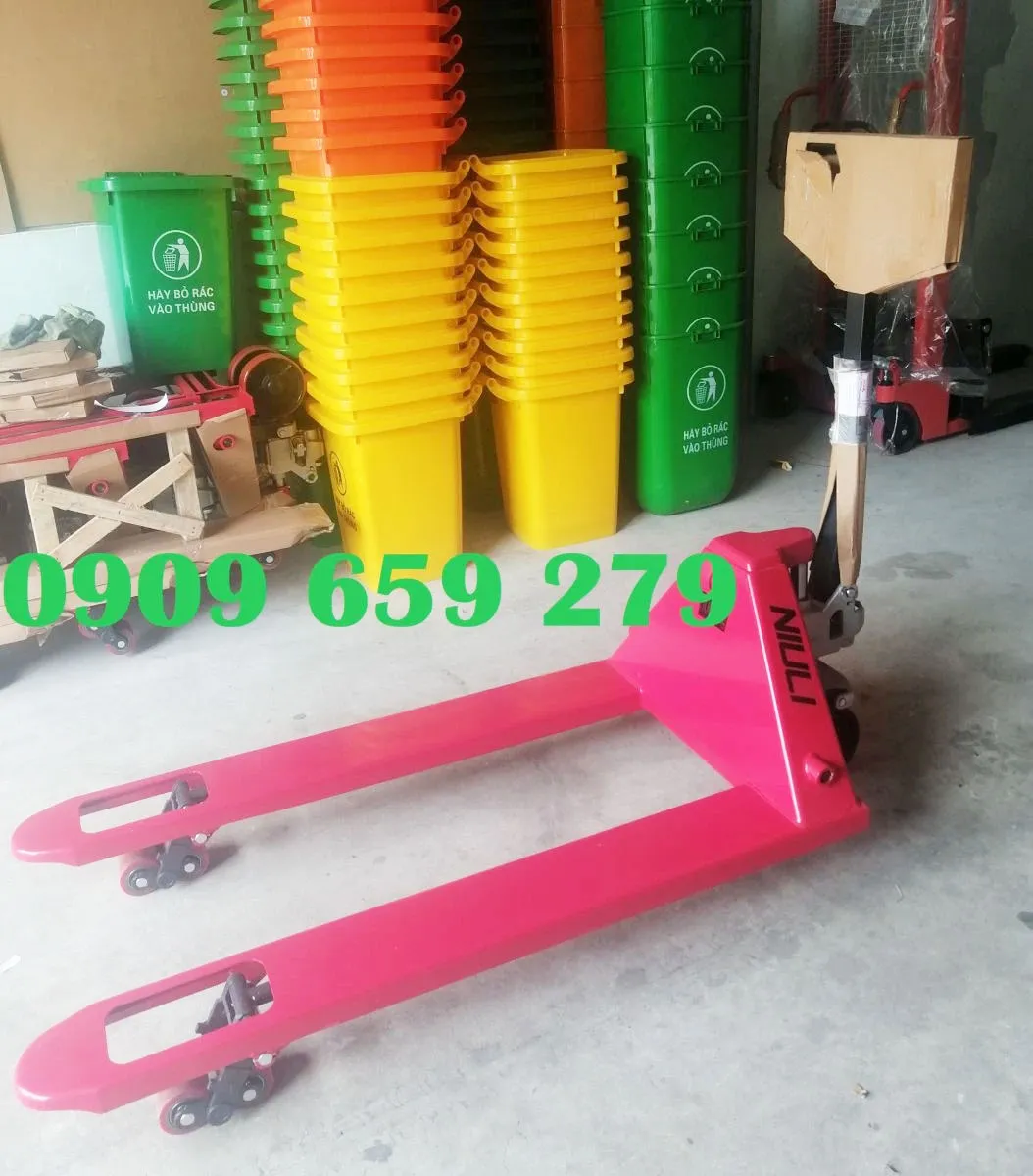 Xe nâng tay 3 tấn.