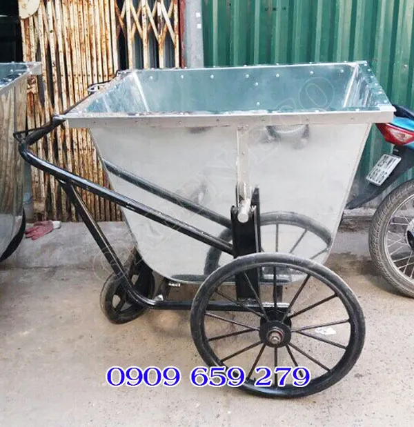 Xe thu gom rác bằng thép không gỉ.