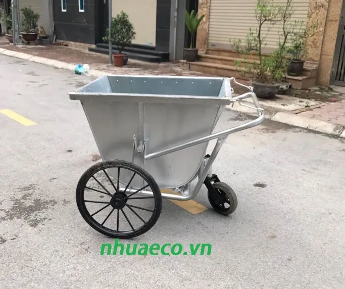 Xe thu gom rác đẩy tay 500 lit bằng tôn.