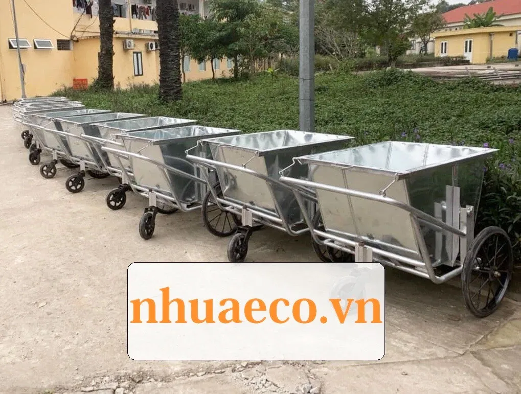 Xe gom rác 400 lít.