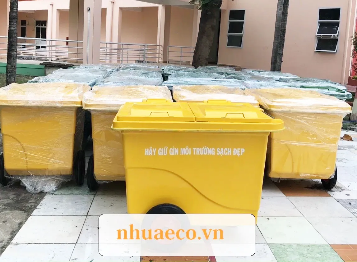 Xe đẩy rác 1000 lít nhựa composite 3 bánh xe.
