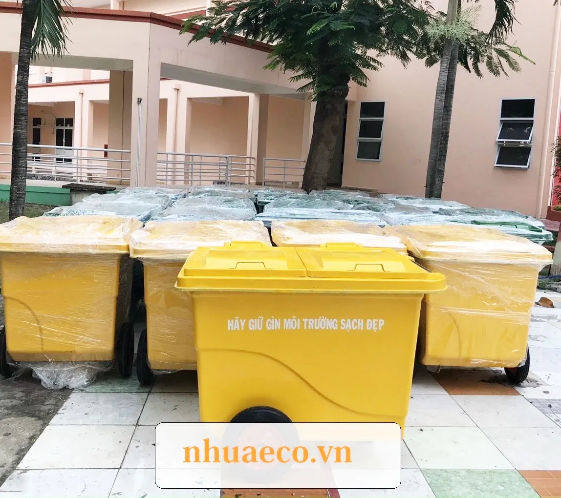 Xe đẩy rác 1000 lít nhựa composite 3 bánh xe.
