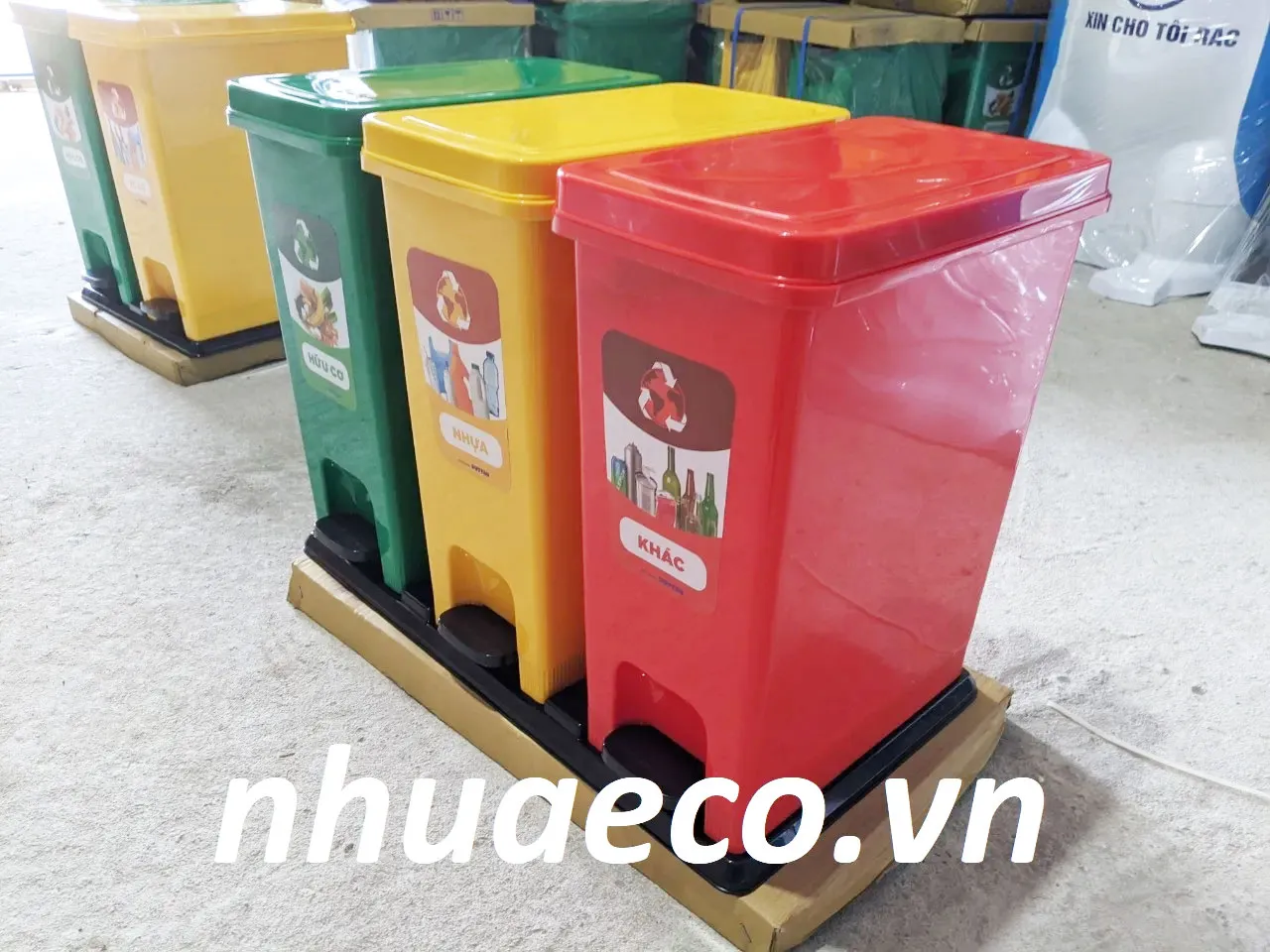 Thùng rác nhựa 3 ngăn.