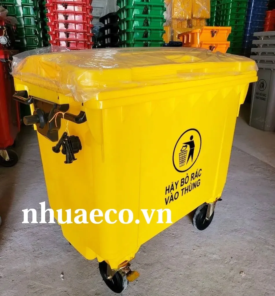 Thùng rác nhựa lớn 660 lít màu vàng nắp kín 4 bánh xe.