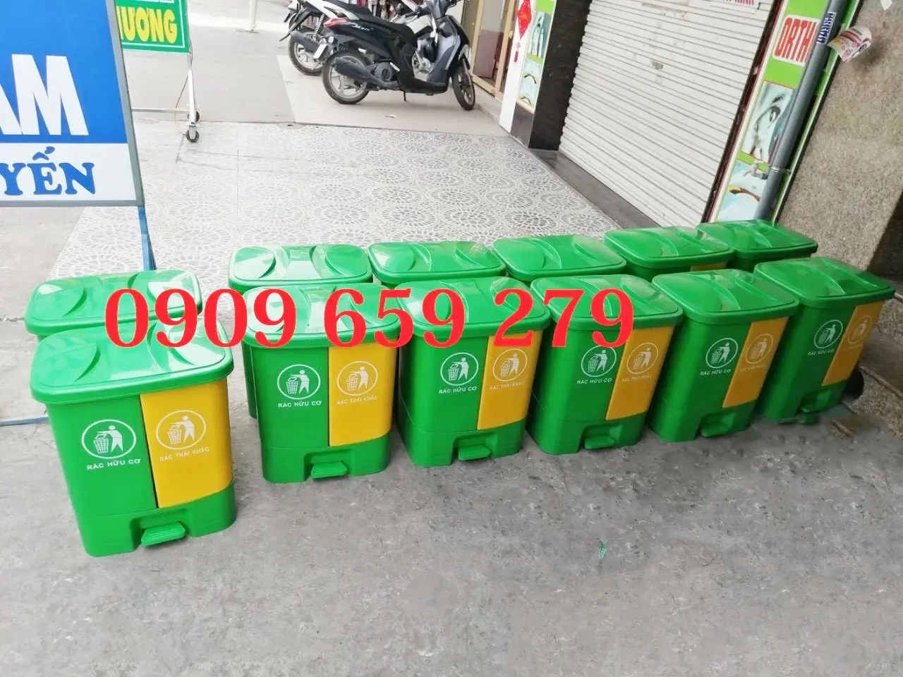 Thùng rác nhựa đạp chân đôi màu xanh - vàng.
