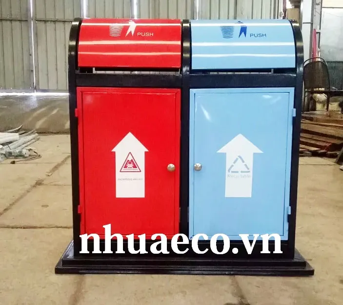 Thùng rác thép nắp lật 2 ngăn tiện dụng.