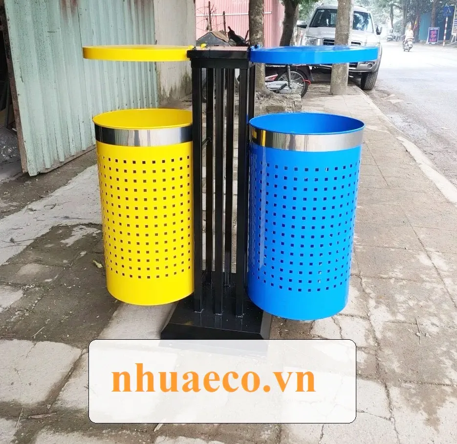 Thùng rác 2 ngăn nắp mở phía trên.