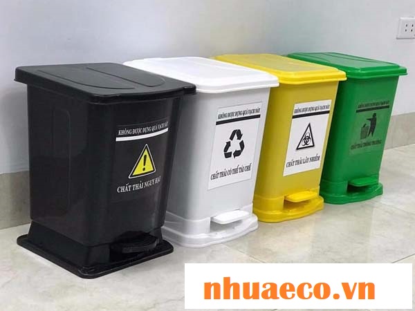 Thùng rác y tế chứa chất thải có nguy cơ chứa nCoV