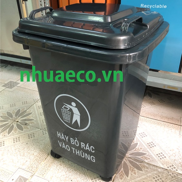 Thùng rác nhựa 60 lit màu đen có quai xách