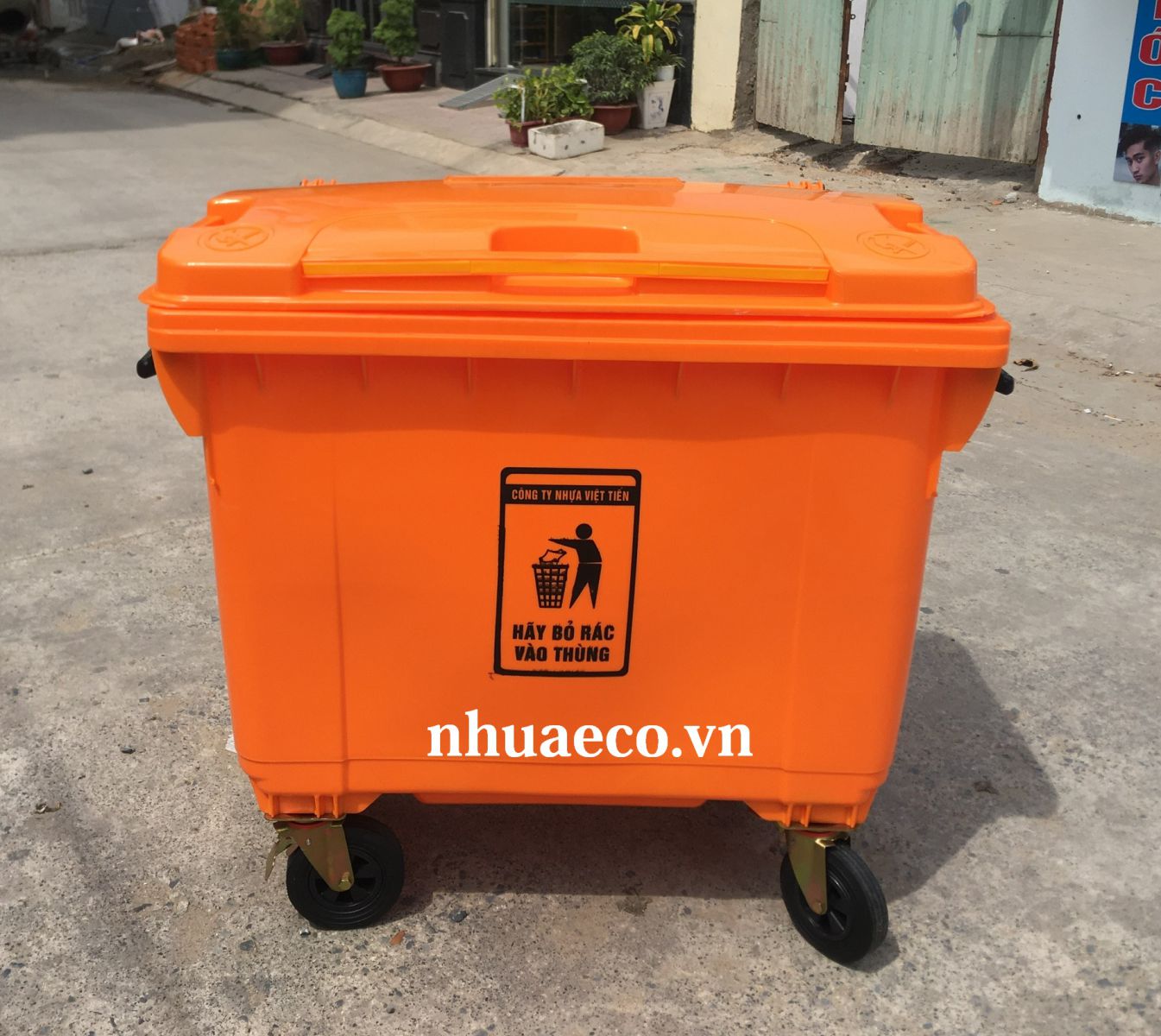 Thùng rác nhựa 660l màu cam dán logo theo yêu cầu
