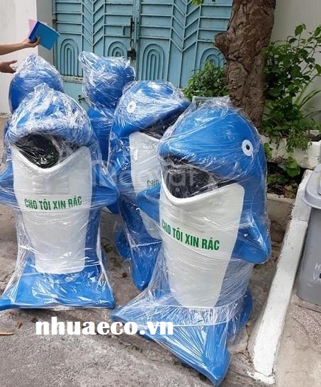 Thùng rác hình cá heo, cửa bỏ rác ở miệng